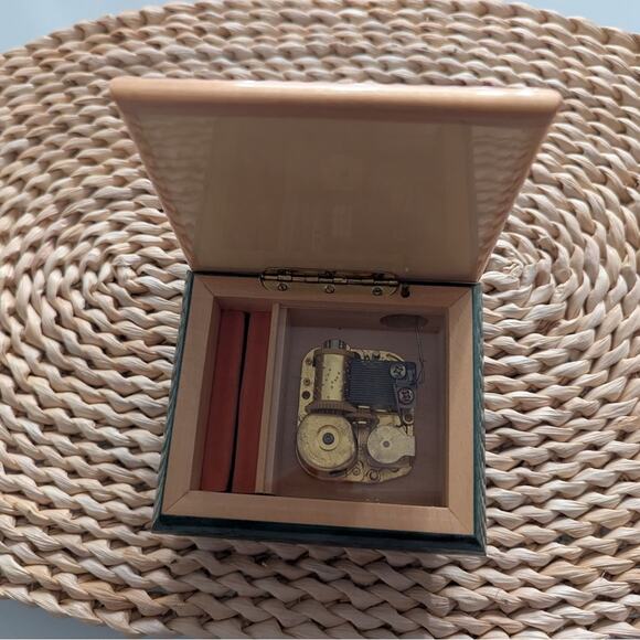 Green and Tan Decorative Jewelry Music Box - Picture 3 of 5